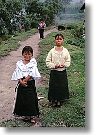 images/LatinAmerica/Ecuador/People/two-girls-road.jpg