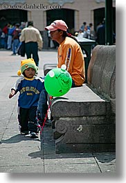images/LatinAmerica/Ecuador/Quito/Children/boy-n-scooby-balloon.jpg