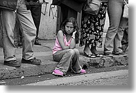 images/LatinAmerica/Ecuador/Quito/Children/girl-on-curb-1.jpg