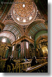 images/LatinAmerica/Ecuador/Quito/Churches/arches-domes-n-praying-ppl.jpg