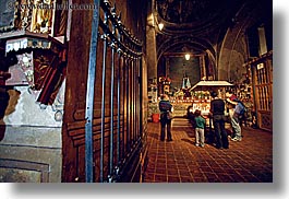 images/LatinAmerica/Ecuador/Quito/Churches/people-in-church.jpg