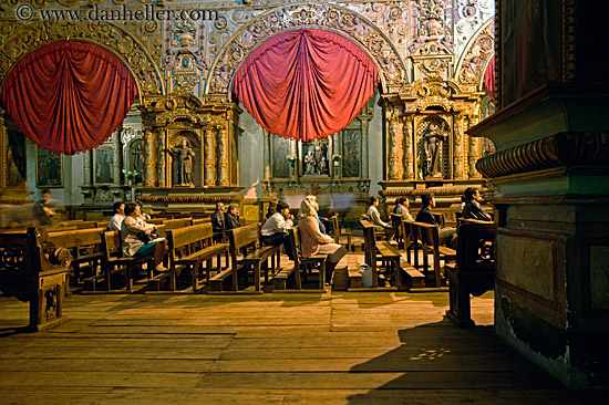 people-pratying-in-pews-1.jpg