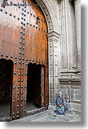 images/LatinAmerica/Ecuador/Quito/Doors/beggar-woman-n-large-arch-door.jpg