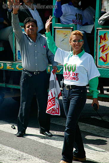 man-n-woman-waving.jpg