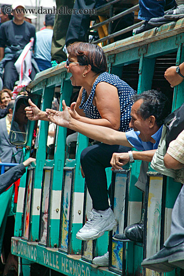 man-n-woman-yelling-from-bus.jpg