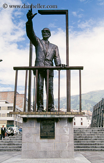 velasco-statue.jpg