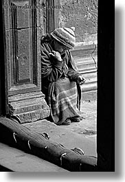 images/LatinAmerica/Ecuador/Quito/Women/beggar-woman-2-bw.jpg
