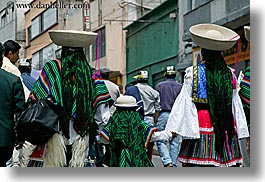 images/LatinAmerica/Ecuador/Quito/Women/green-quechua-garb.jpg