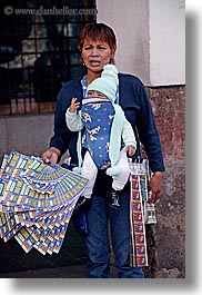 images/LatinAmerica/Ecuador/Quito/Women/woman-n-baby-selling-lottery-tickets.jpg