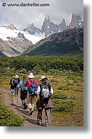 images/LatinAmerica/Patagonia/FitzRoy/fitzroy-hikers-1.jpg