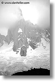 images/LatinAmerica/Patagonia/FitzRoy/hiker-sil-2.jpg