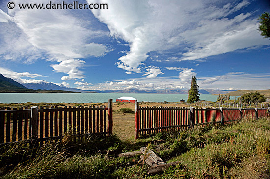 red-barn-n-fence.jpg