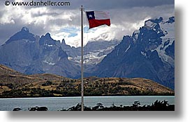 images/LatinAmerica/Patagonia/TorresDelPaine/chilean-flag-1.jpg