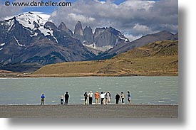 images/LatinAmerica/Patagonia/TorresDelPaine/torres-viewing-5.jpg
