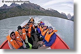 images/LatinAmerica/Patagonia/WtPeople/Group/group-in-boat-2.jpg