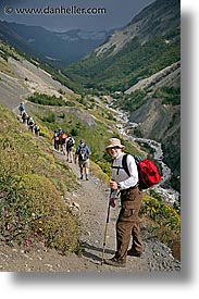 images/LatinAmerica/Patagonia/WtPeople/JanVic/rvr-gorge-hiking-2.jpg