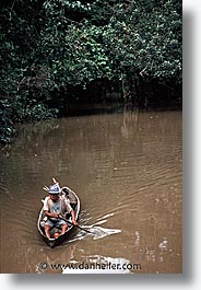 images/LatinAmerica/Peru/Amazon/RiverPeople/old-rower-1.jpg
