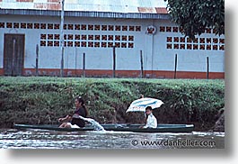 images/LatinAmerica/Peru/Amazon/RiverPeople/umbrella-boat.jpg