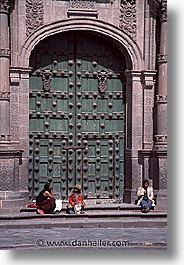 images/LatinAmerica/Peru/Cuzco/Doors/doors-0009.jpg