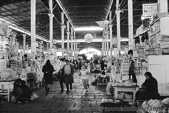 market-0012-bw.jpg