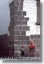 images/LatinAmerica/Peru/Cuzco/mom-child-corner.jpg