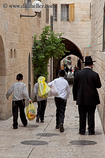 jewish-family-walking.jpg