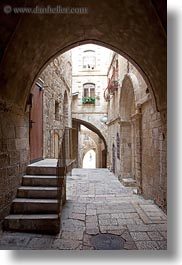 images/MiddleEast/Israel/Jerusalem/Streets/stairs-n-tunnel-1.jpg
