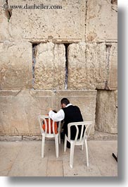 images/MiddleEast/Israel/Jerusalem/WesternWall/man-n-child-at-wall.jpg