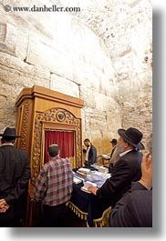 images/MiddleEast/Israel/Jerusalem/WesternWall/men-praying-3.jpg