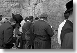 images/MiddleEast/Israel/Jerusalem/WesternWall/men-praying-at-western-wall-2.jpg