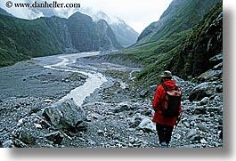 images/NewZealand/FoxGlacier/fox-glacier-gorge-hikers-1.jpg