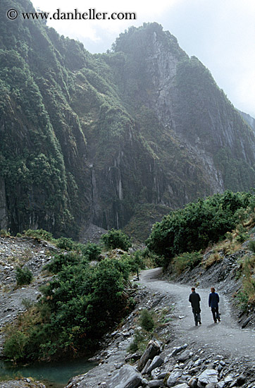 fox-glacier-gorge-hikers-2.jpg