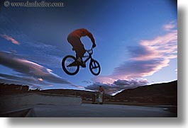 images/NewZealand/LakeWanaka/bike-clouds-sunset-1.jpg