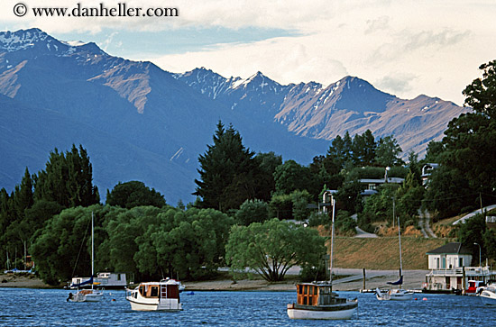 boat-in-lake-1.jpg