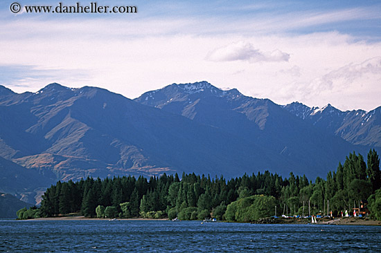 lake-wanaka-n-mtns-3.jpg