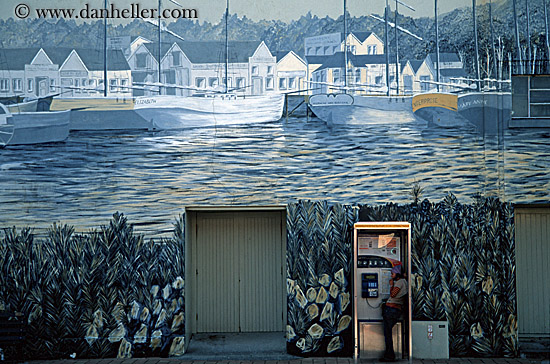 hokitika-phone_booth-n-mural.jpg