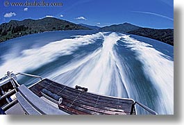 images/NewZealand/QueenCharlotte/fastboat-wake.jpg