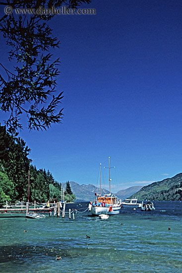 queenstown-harbor-boats-01.jpg