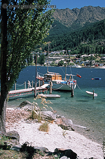 queenstown-harbor-boats-03.jpg