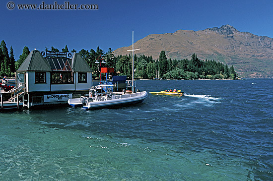 queenstown-harbor-boats-04.jpg