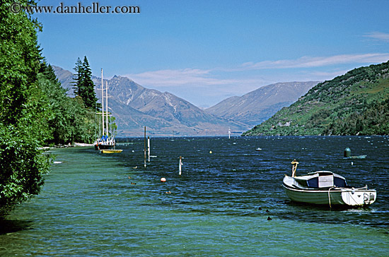 queenstown-harbor-boats-06.jpg