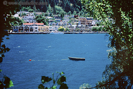 queenstown-harbor-boats-09.jpg