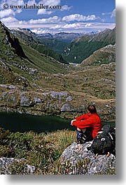 images/NewZealand/Routeburn/hiker-n-lake-scenic-1.jpg