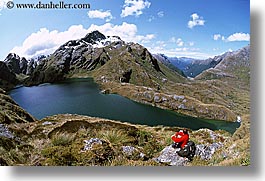 images/NewZealand/Routeburn/hiker-n-lake-scenic-2.jpg