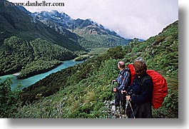 images/NewZealand/Routeburn/hiker-n-lake-scenic-5.jpg