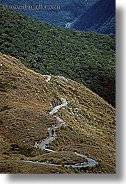 images/NewZealand/Routeburn/hikers-n-scenic-10.jpg