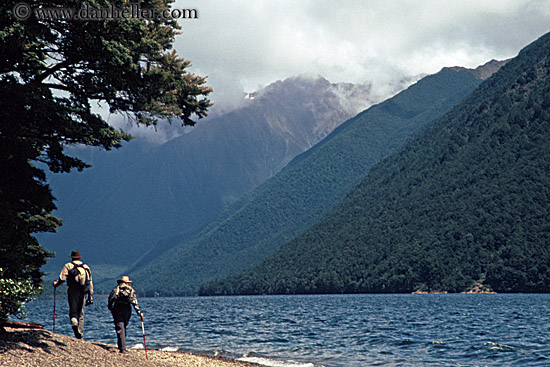 lakeside-hikers.jpg