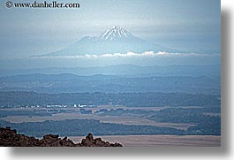 images/NewZealand/TongariroCrossing/distant-mountain.jpg
