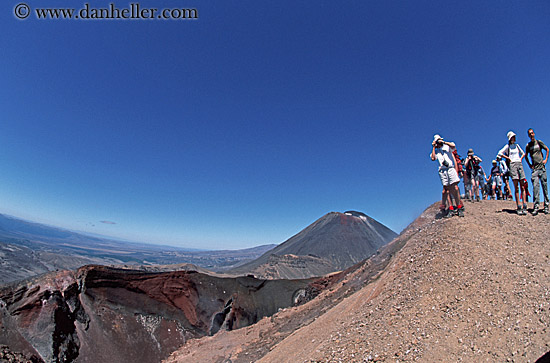 mt-ngauruhoe-n-hikers.jpg