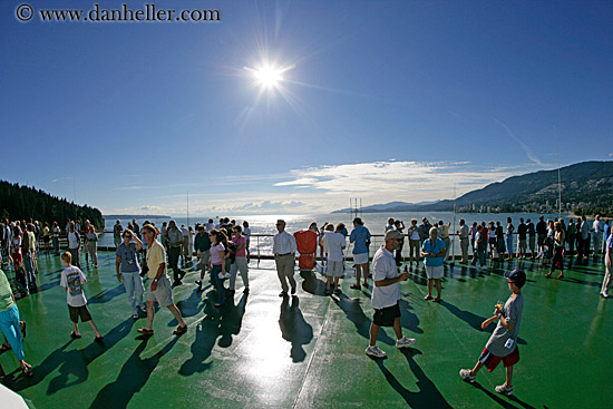 crowds-on-deck-02.jpg